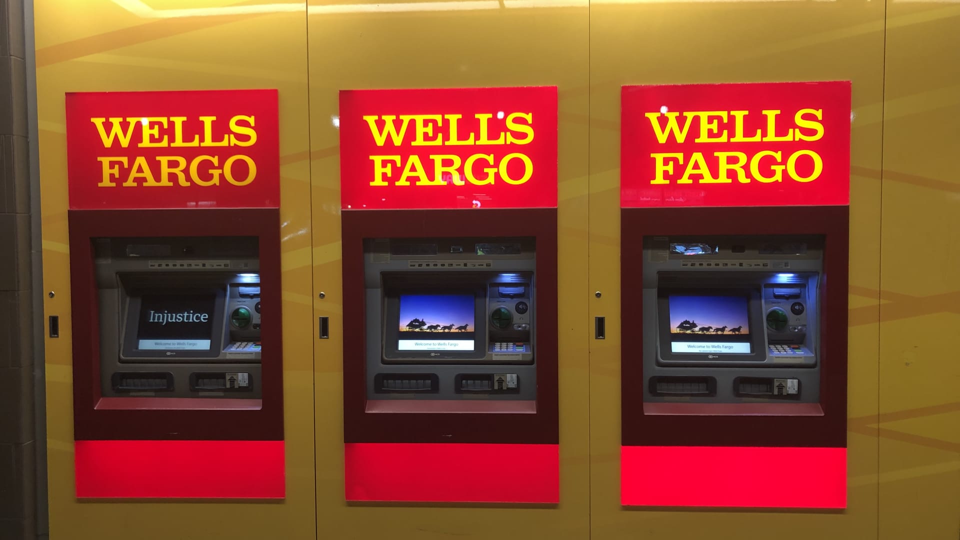 Wells Fargo reports higher fourth-quarter profit, helped by higher interest rates and cost cuts